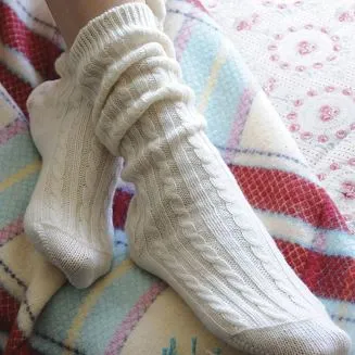 Puhas kašmiirist kaabliga kootud voodisokid